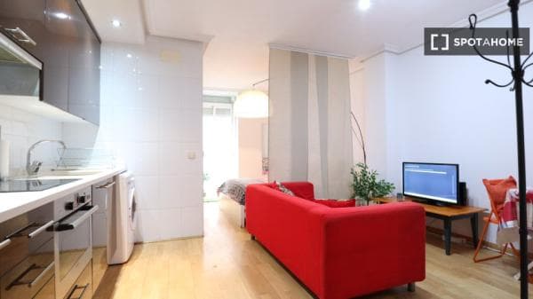 Estudio en alquiler en Calle de la Miosotis, Madrid thumbnail 2