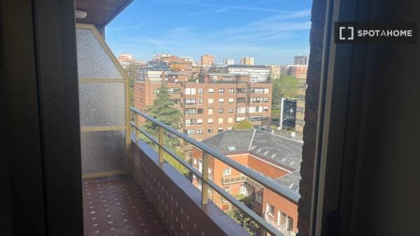 Piso en alquiler en Avenida de Alberto Alcocer , Madrid thumbnail 2