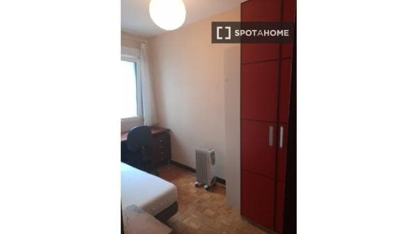 Habitación en piso compartido en alquiler en Iralabarri, Bilbao thumbnail 1