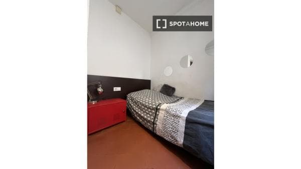 Habitación en piso compartido en alquiler en el barrio Gótico de Barcelona. photo 1