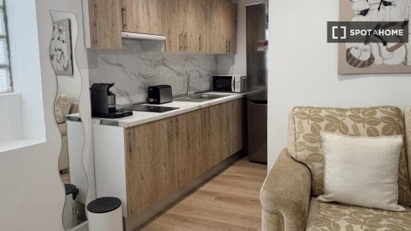 Piso en alquiler en Calle Pinos Alta , Madrid thumbnail 2