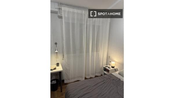 Habitación en piso compartido de 1 dormitorio en Lista, Madrid. photo 1