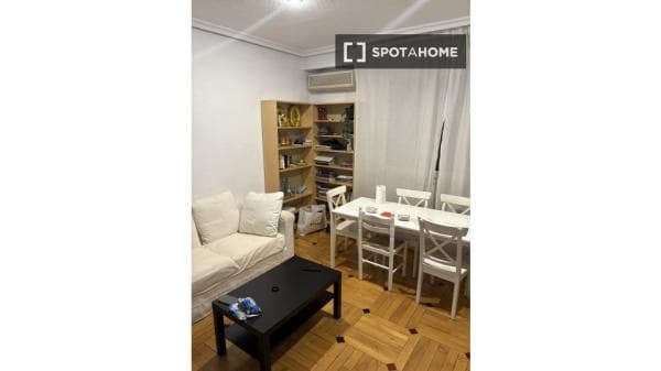 Habitación en piso compartido de 1 dormitorio en Lista, Madrid. thumbnail 2
