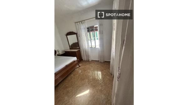 Habitación en piso compartido en alquiler en Angustias-Chana-Encina. photo 1