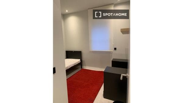 Habitación en piso compartido en madrid. photo 1