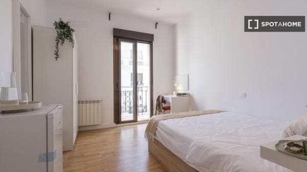 Habitación en piso compartido en Ríos Rosas, Madrid. photo 1