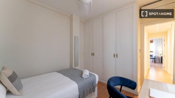 Habitación en piso compartido de 6 habitaciones, Prosperidad thumbnail 1