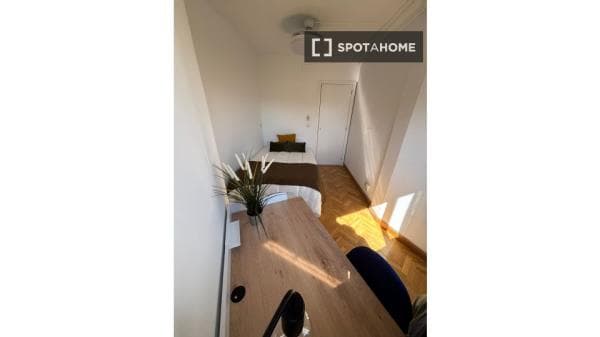 Piso de 9 habitaciones en alquiler en Palos de Moguer, Madrid photo 1