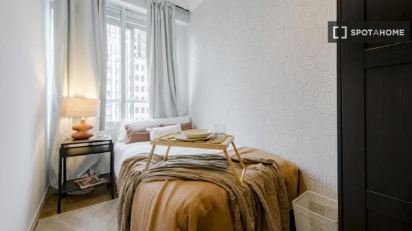 Habitación en piso compartido en Castillejos, Madrid thumbnail 2