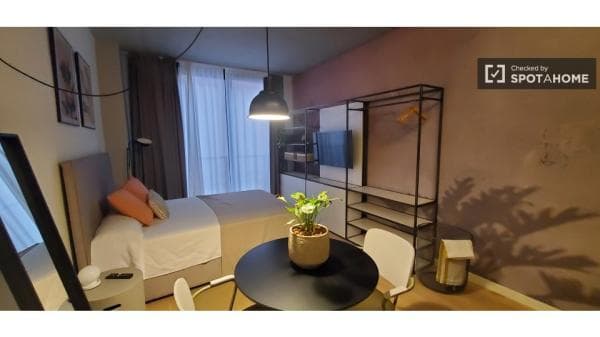 Studio for rent in Carrer de la Diputació, Barcelona thumbnail 1