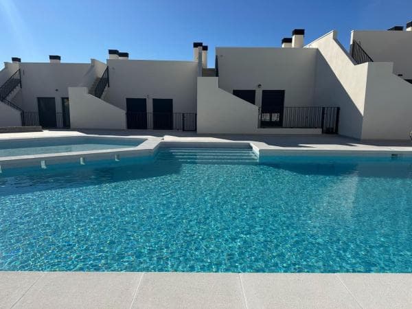Chalet adosado en Calle de las Amapolas, 13, Monforte del Cid thumbnail 1