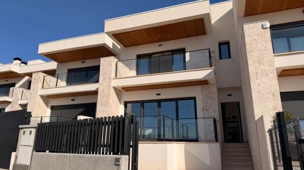 Chalet adosado en Calle de las Amapolas, 13, Monforte del Cid thumbnail 2