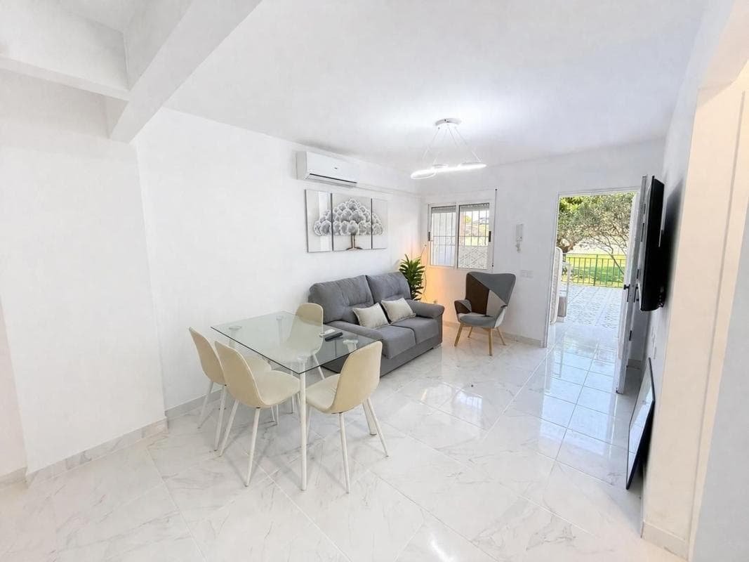 Venta de piso en Piso en Calle Villa Madrid N39, 3, Parque de las Naciones, Torrevieja, Torrevieja
photo 2