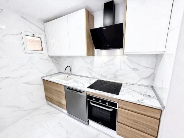 Apartment for sale in Piso en Calle Villa Madrid N39, 3, Parque de las Naciones, Torrevieja, Torrevieja thumbnail 2