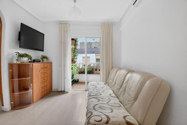 Sale of flat in Piso en CL San Emigdio, 27, El Molino, Torrevieja, Torrevieja
thumbnail 1