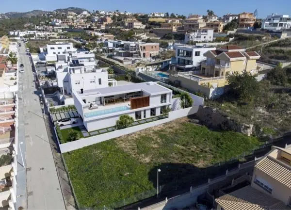 Terreno en partida Pla Roig I, Cometa-Carrió, Calpe thumbnail 1