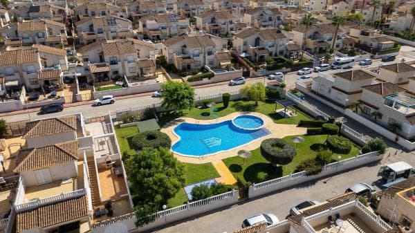 Chalet independiente en venta en Casa o chalet en Algorfa, Algorfa
thumbnail 1