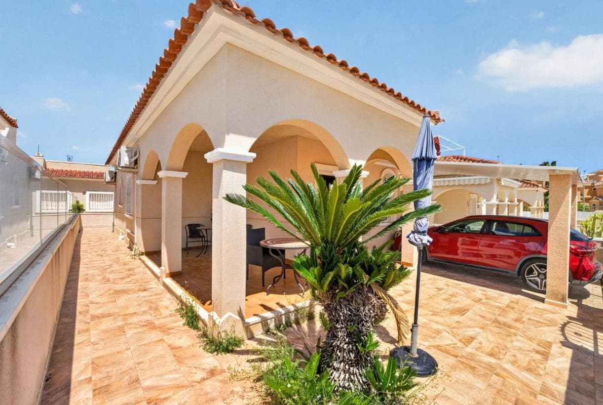 Venta de chalet independiente en Casa o chalet en Calle Reino Unido, Algorfa, Algorfa
photo 3