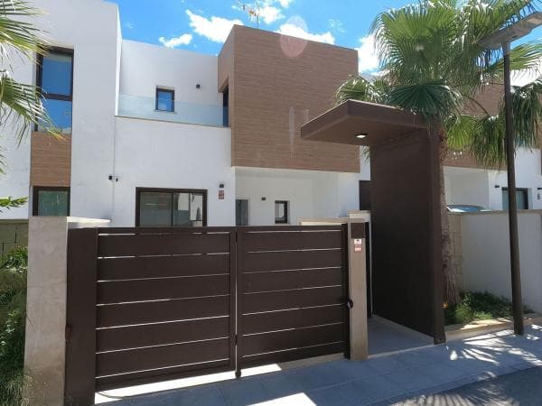 Chalet independiente en venta en Casa o chalet en Calle Albatera, Algorfa, Algorfa
thumbnail 1
