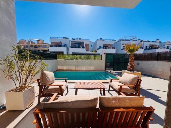 Chalet independiente en venta en Casa o chalet en Benijofar, Benijofar
thumbnail 1
