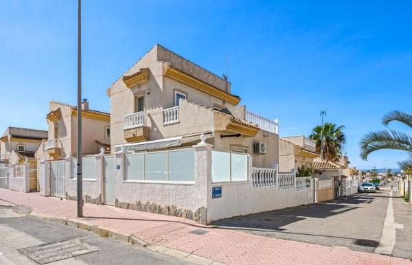 Chalet independiente en venta en Casa o chalet en Benijofar, Benijofar
thumbnail 1