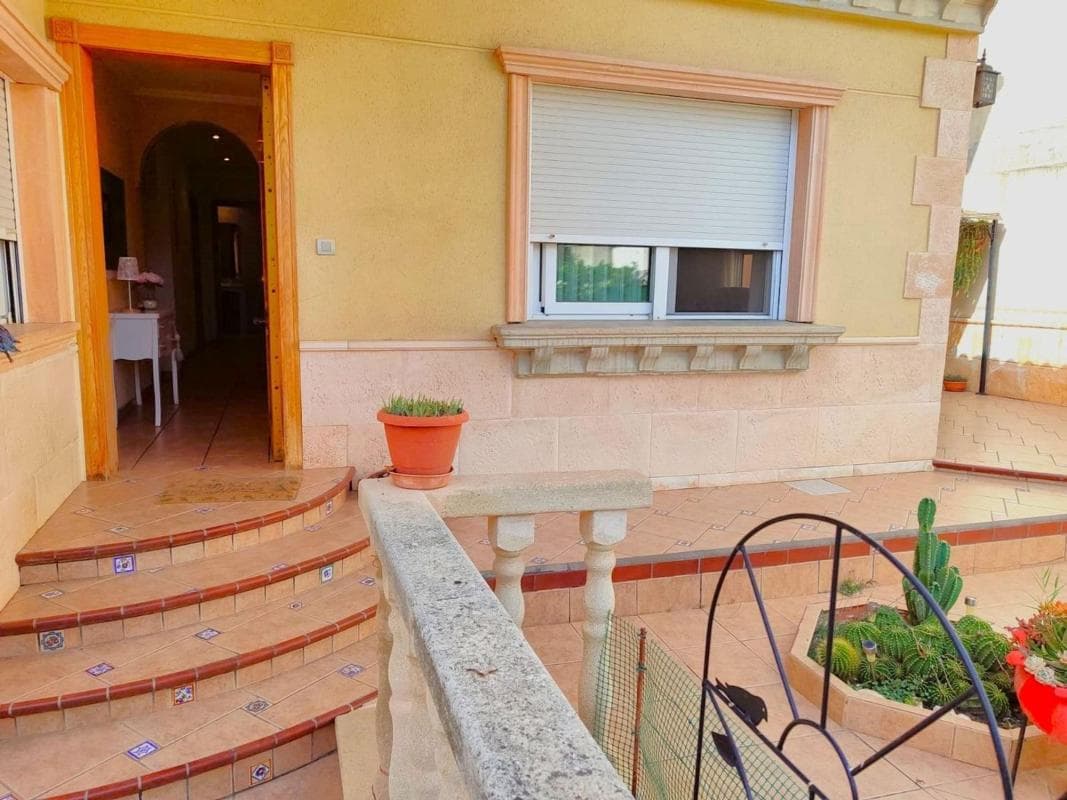 Properties for sale and rent in Spain photo 2