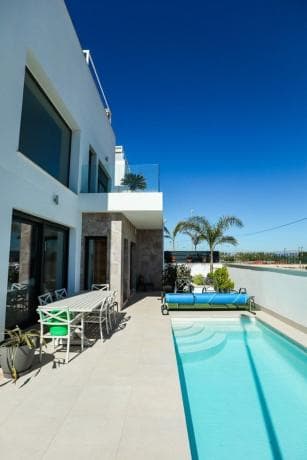 Chalet independiente en venta en Casa o chalet en Avenida Condes de Pinohermoso, Daya Vieja, Daya Vieja
thumbnail 1