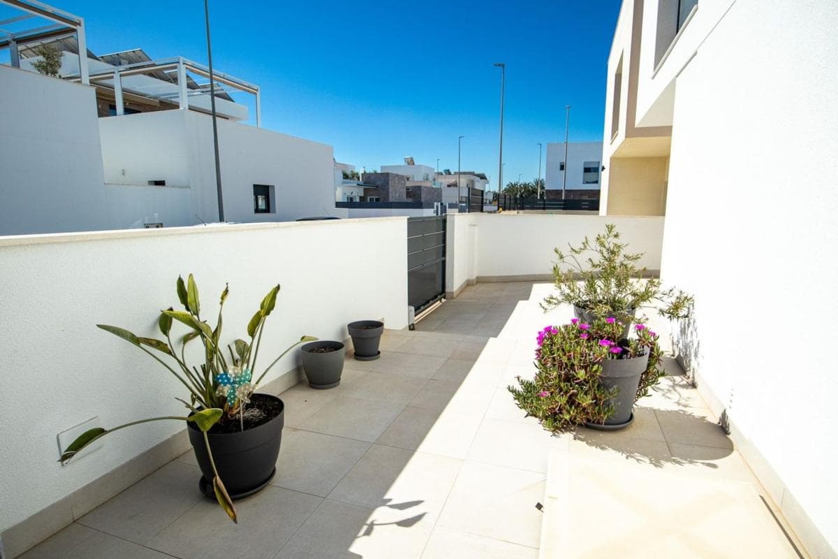 Venta de chalet independiente en Casa o chalet en Avenida Condes de Pinohermoso, Daya Vieja, Daya Vieja
photo 3