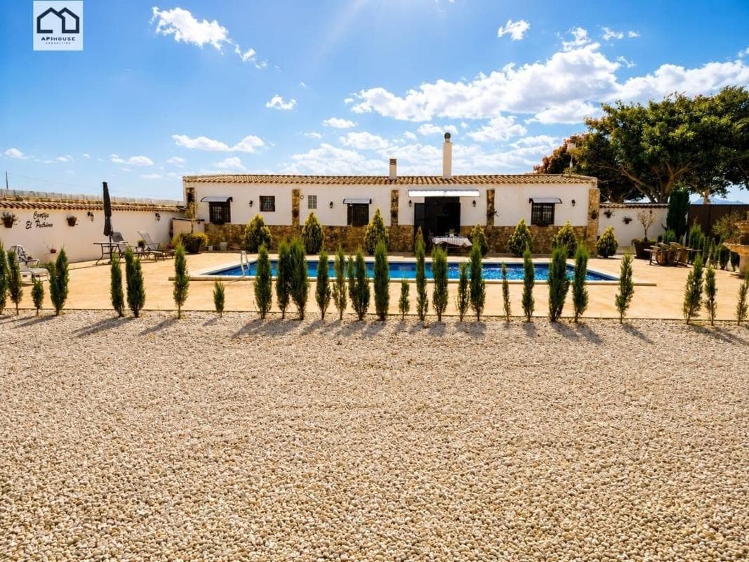 Propiedades en venta y alquiler en España photo 2
