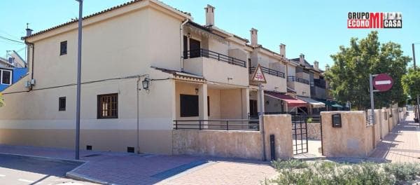 Chalet adosado en Dolores thumbnail 1