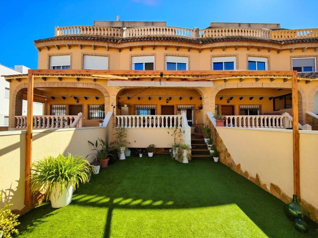 Venta de chalet independiente en Casa o chalet en Calle Pere de Bonvilar, 7, Urbanizaciones, Guardamar del Segura, Guardamar del Segura
photo 2