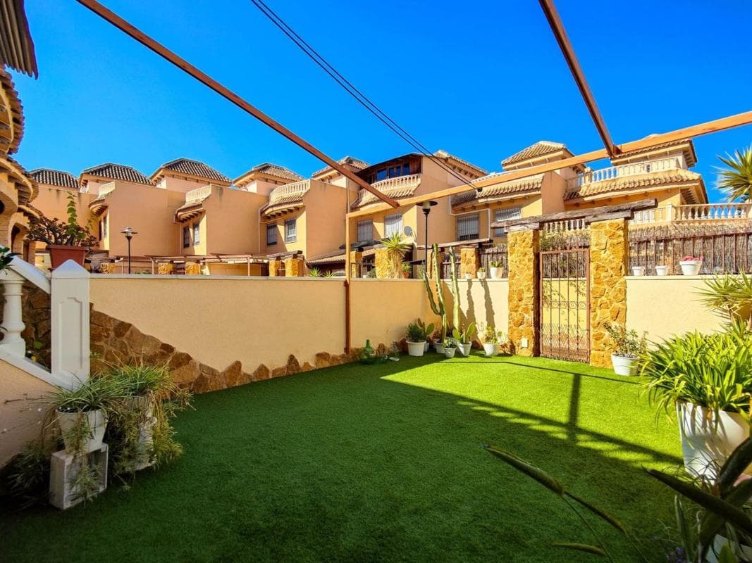 Venta de chalet independiente en Casa o chalet en Calle Pere de Bonvilar, 7, Urbanizaciones, Guardamar del Segura, Guardamar del Segura
photo 5