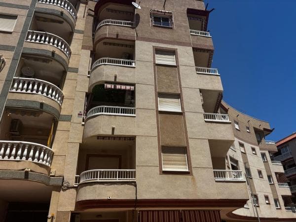 Venta de piso en Piso en Plaza Médico José María Sanz, 1, Las Viñas, Guardamar del Segura, Guardamar del Segura
photo 1