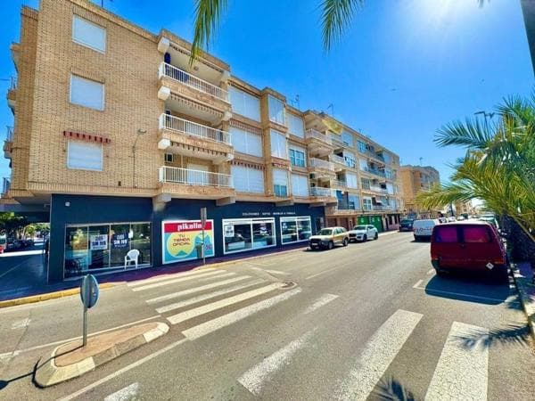 Venta de piso en Piso en Calle Baleares, Las Viñas, Guardamar del Segura, Guardamar del Segura
photo 1