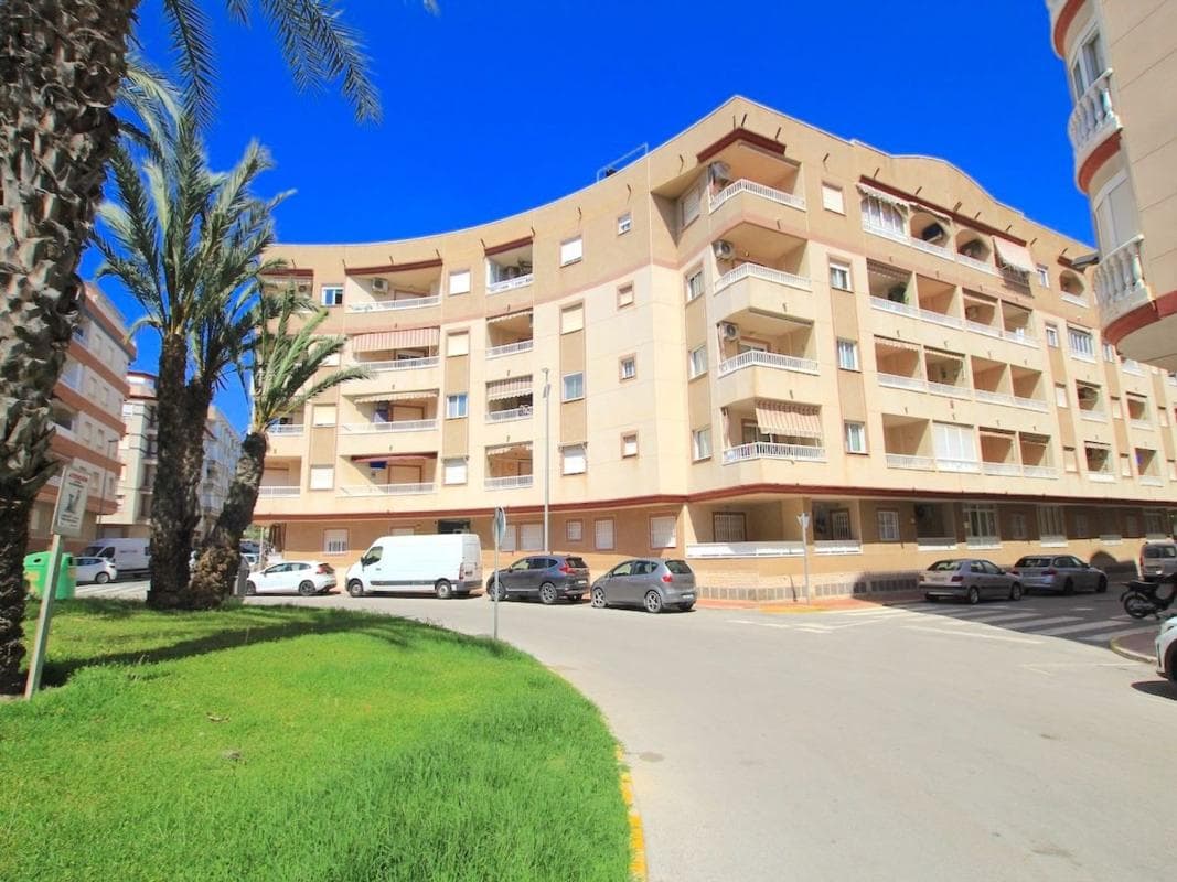 Sale of apartment in Piso en Plaza Médico José María Sanz, 1, Las Viñas, Guardamar del Segura, Guardamar del Segura
photo 3
