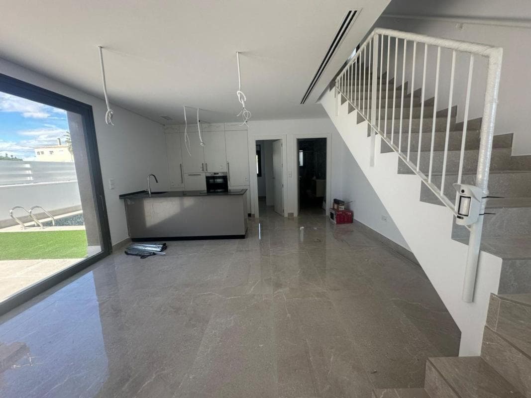 Properties for sale and rent in Spain photo 5