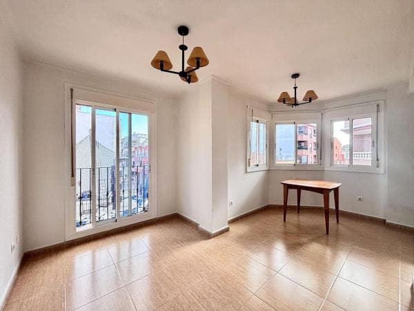 Venta de piso en Piso en Calle Sant Pere, Zona Pueblo, Guardamar del Segura, Guardamar del Segura
photo 1