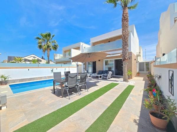 Chalet independiente en venta en Casa o chalet en Zona Pueblo, Pilar de la Horadada, Pilar de la Horadada
photo 1