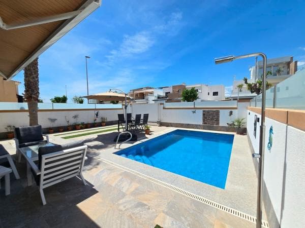 Chalet independiente en venta en Casa o chalet en Zona Pueblo, Pilar de la Horadada, Pilar de la Horadada
thumbnail 1