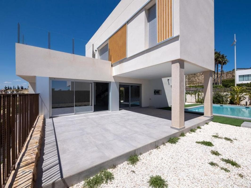 Properties for sale and rent in Spain photo 2