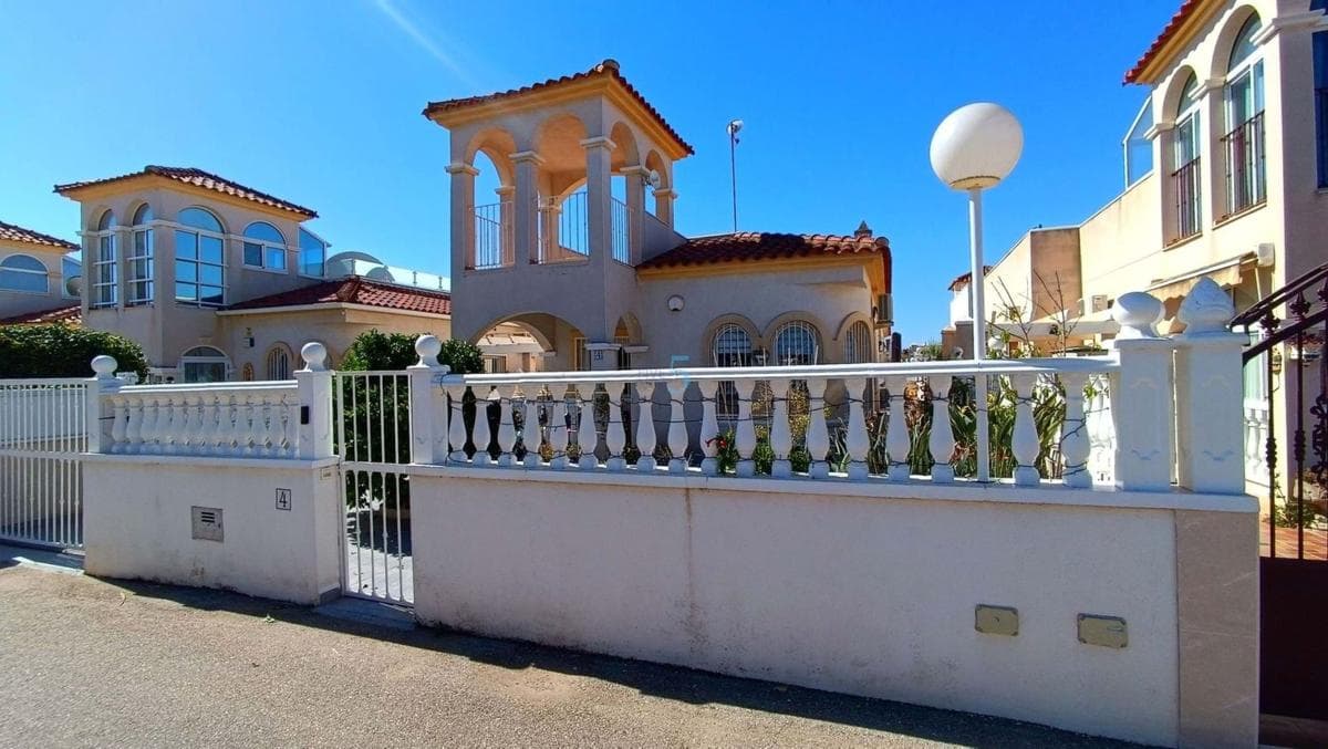 Sale of independent chalet in Casa o chalet en Los Montesinos, Los Montesinos
photo 5