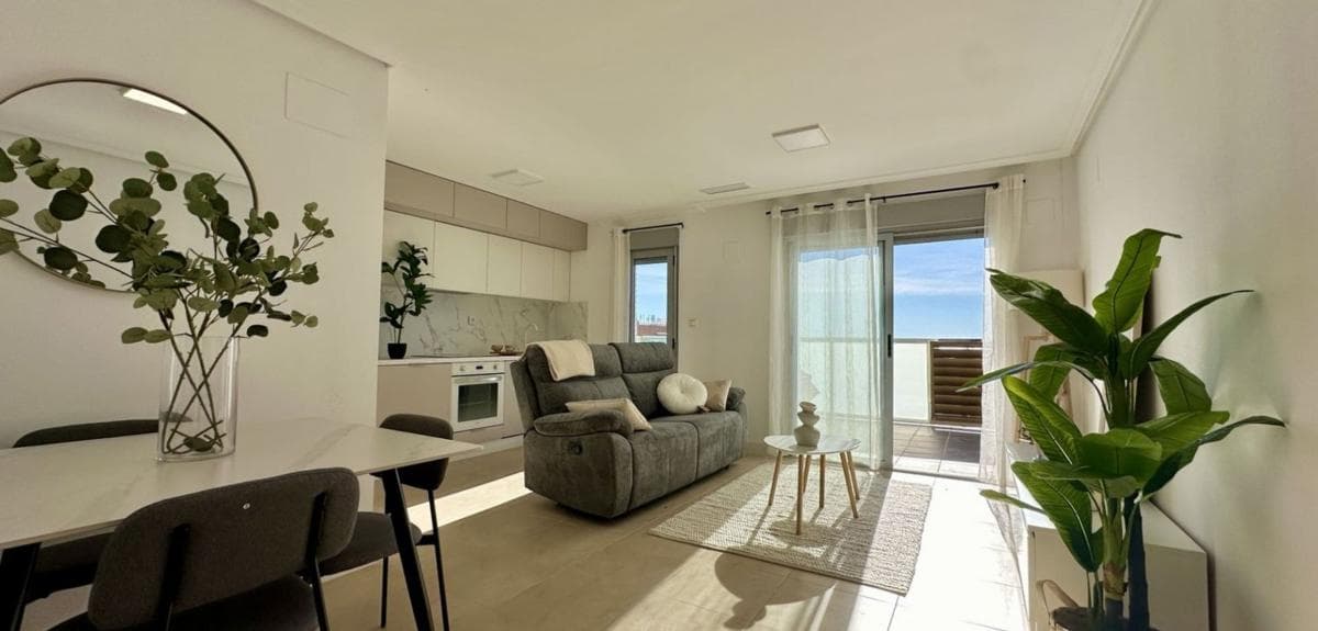 Venta de piso en Piso en Puerto Deportivo, Torrevieja, Torrevieja
photo 4