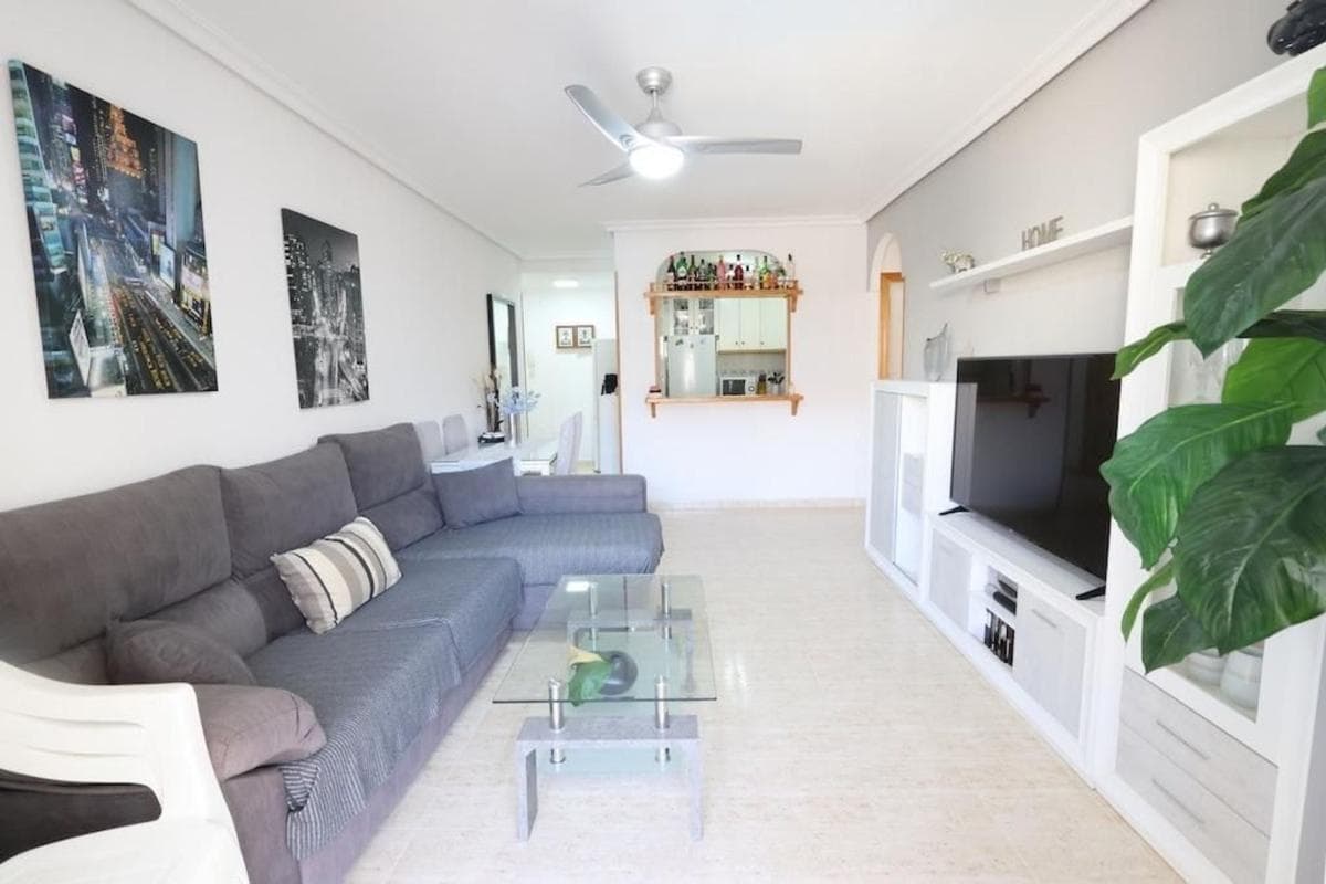 Sale of apartment in Piso en Los Europeos, Torrevieja, Torrevieja
photo 3