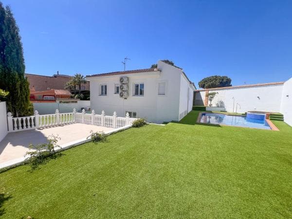 Chalet independiente en venta en Casa o chalet en Avenida Elche Bal, 19, Los Balcones - Los Altos del Edén, Torrevieja, Torrevieja
thumbnail 1