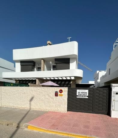Chalet adosado en Calle Amapola, Los Montesinos photo 1