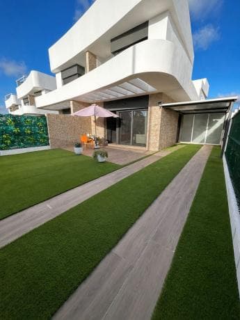 Chalet adosado en Calle Amapola, Los Montesinos thumbnail 1
