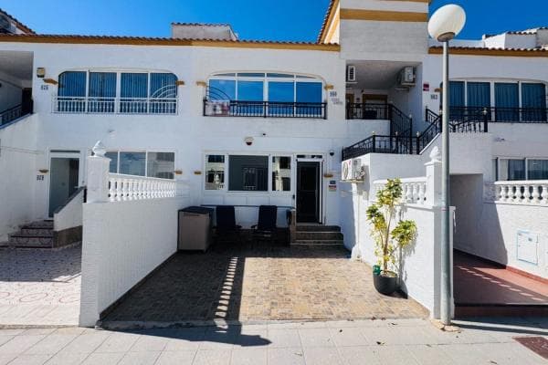 Sale of flat in Piso en Avenida del Golf, Desamparados-Hurchillo-Torremendo, Orihuela, Orihuela
photo 1