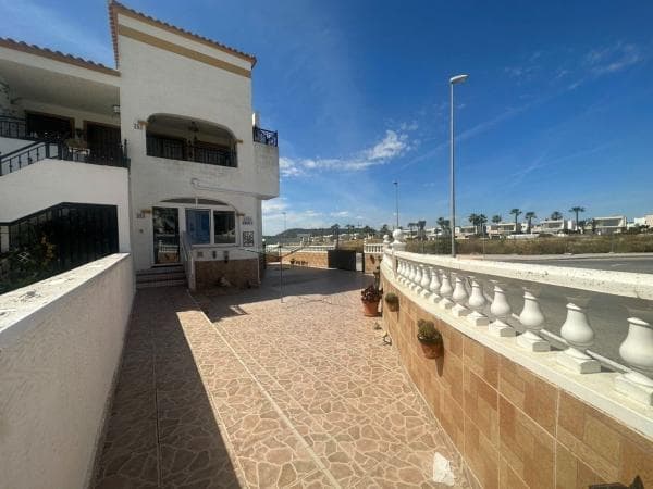 Sale of flat in Piso en Calle Manzano, Desamparados-Hurchillo-Torremendo, Orihuela, Orihuela
thumbnail 2