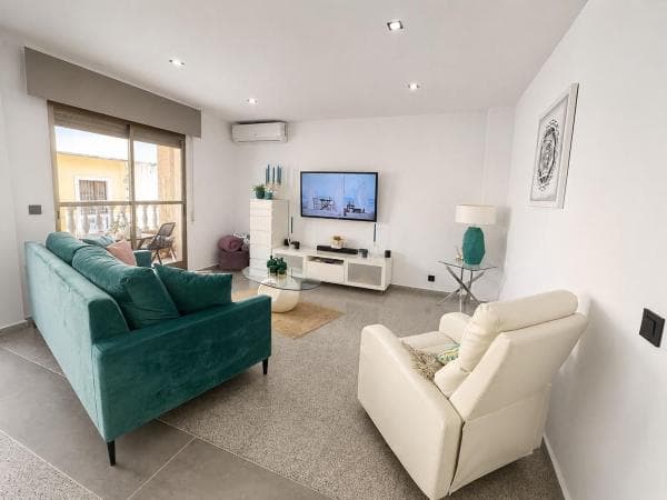 Sale of flat in Piso en Avenida Orihuela Torr, Desamparados-Hurchillo-Torremendo, Orihuela, Orihuela
photo 1
