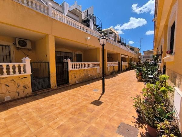 Venta de piso en Piso en Calle Miguel Delibes, Molins-Campaneta-San Bartolomé, Orihuela, Orihuela
photo 1